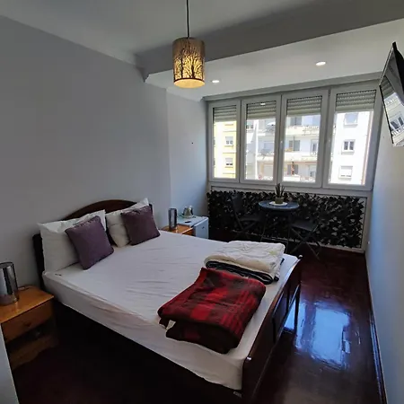 Apartamento, Com 3 Quartos Penha De Franca * Lisbon